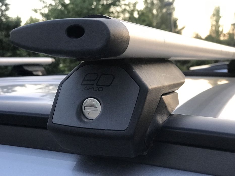 Продам поперечины с полным набором креплений и ключами