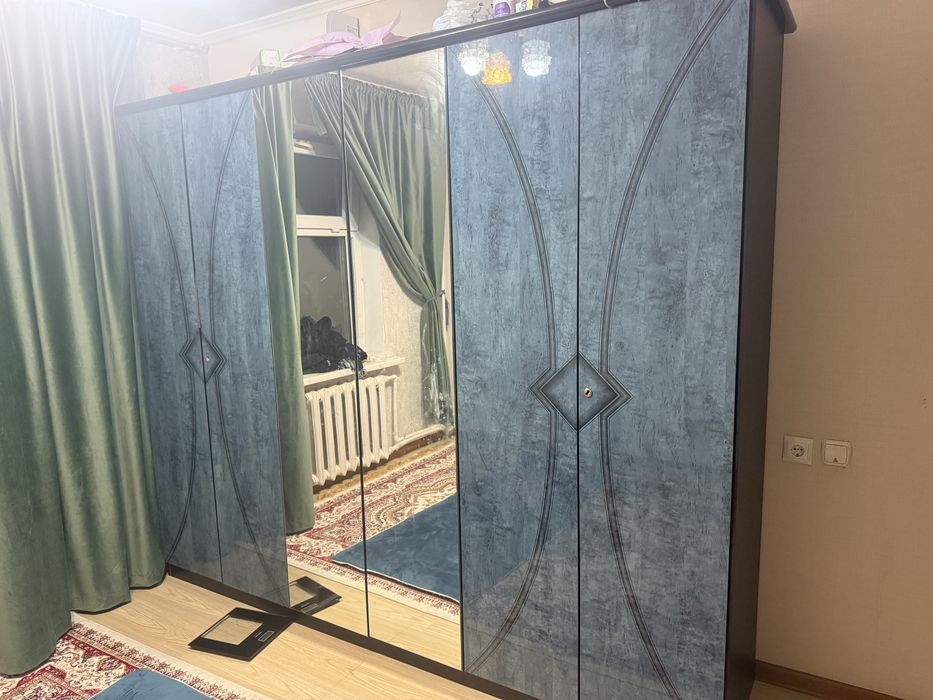 Продам шкаф шестидверный