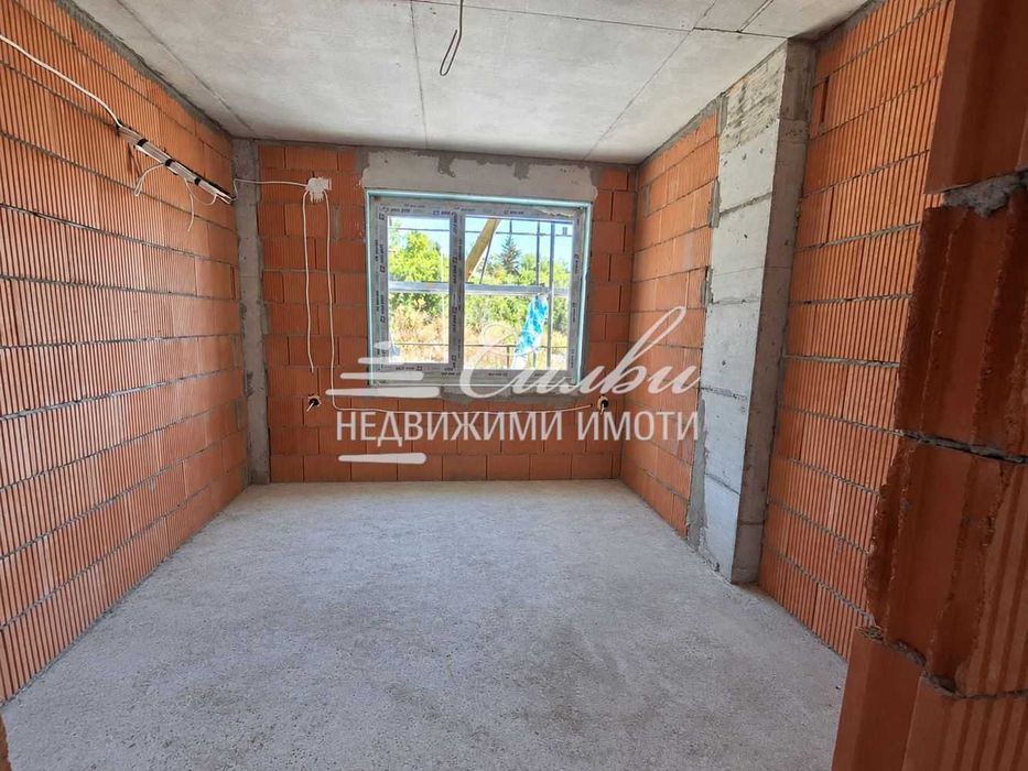 Продава се Тристаен апартамент в Шумен, 5-ти полк - 141 кв.м за 1500 €/кв.м - Снимка #2