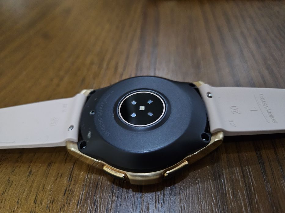 Samsung Galaxy Watch 42 мм SM-R810