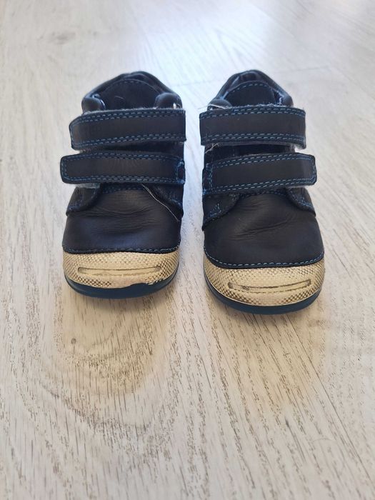 Ghetute D.D Step marimea 23..Sunt folosite dar in stare buna.