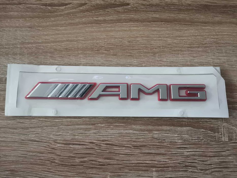 Mercedes Benz AMG сребриста емблема с червен кант