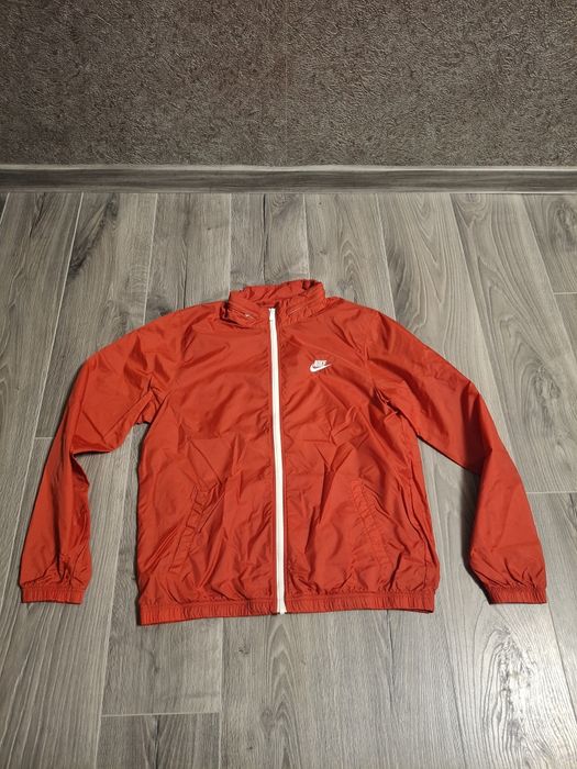 Nike шушлек екип червен