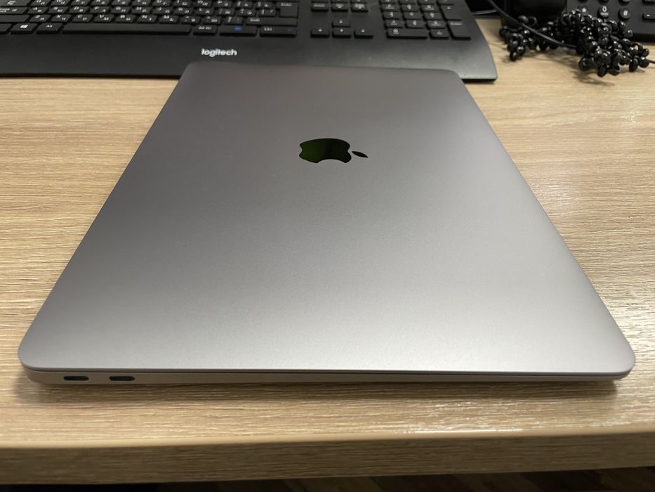 Macbook Air M1, 256 гб SSD, 8 гб ОЗУ