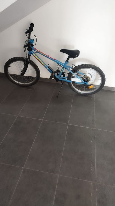 Bicicleta albastra