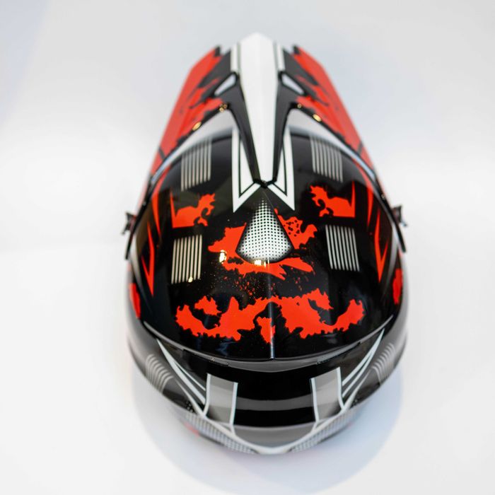 Каска подходяща за мотокрос , планински велосипед , ел. тротинетка