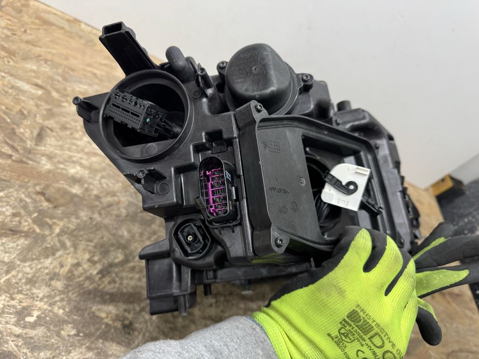 Far Porsche Cayenne 9y0 full led matrix facelift 2023-2026