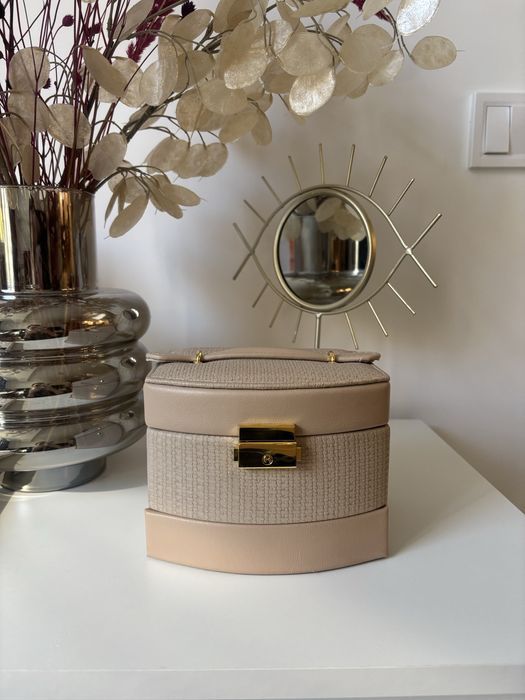 Кутия за бижута на три нива