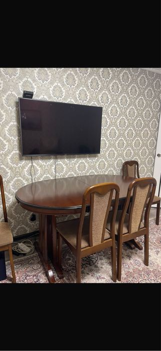 Стол со стульями