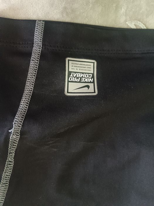 Спортен екип клин и две тениски без ръкави.