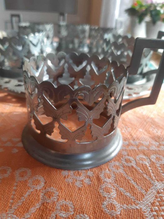 Красиви руски стакани, захарница и поднос