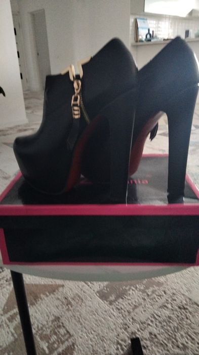 Продаются ботильоны