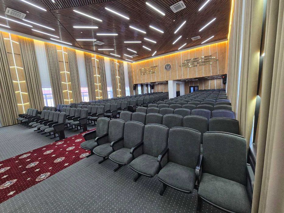 Театральные кресла