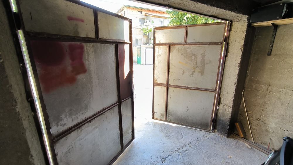 Гаражна врата от елуминиева тенекия