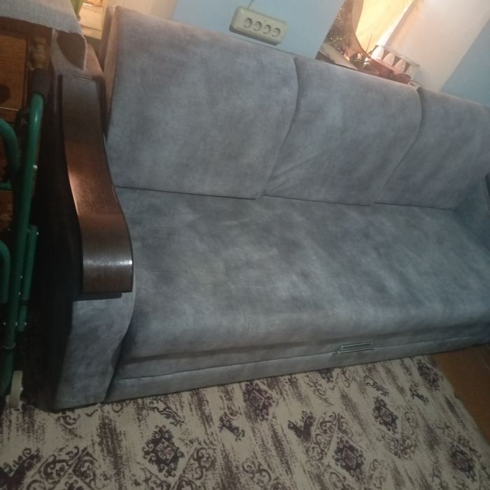 Диван купили в прошлом году