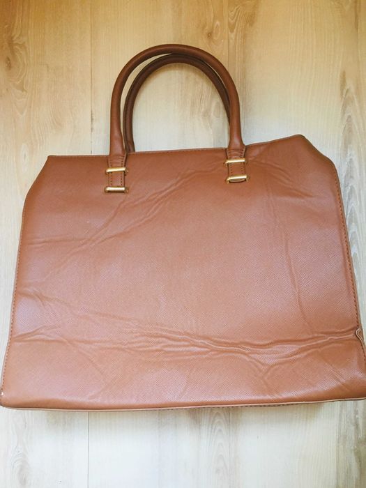 Чисто нова дамска чанта на H&M .