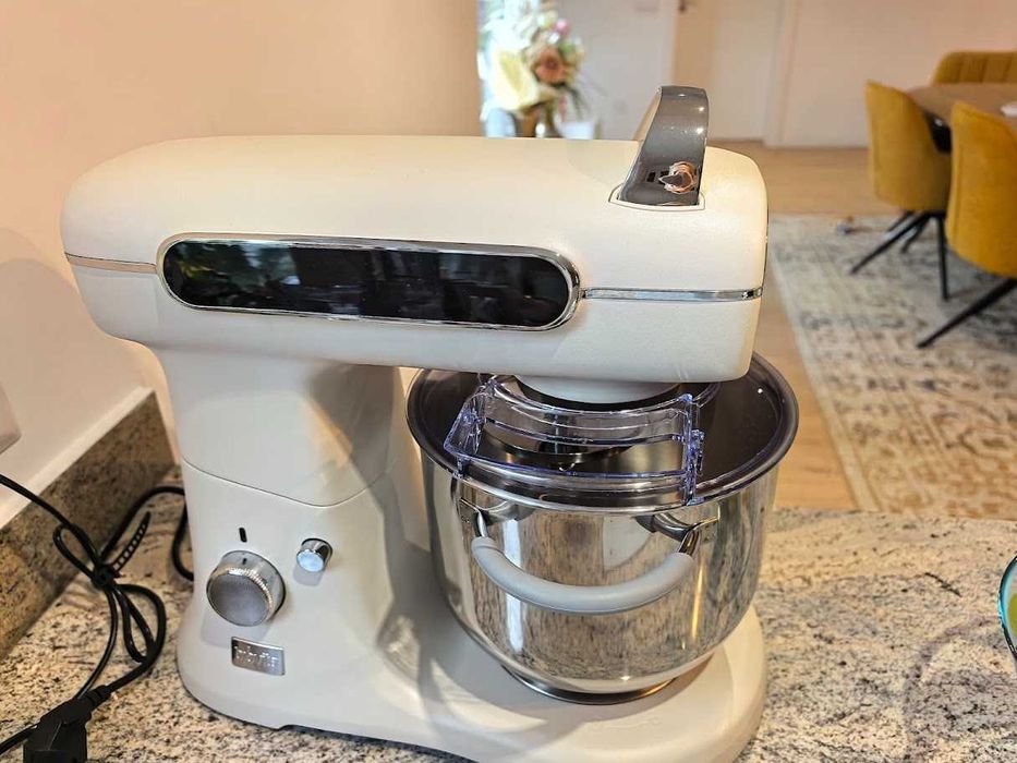 Vând Mixer cu bol profesional, 7L, 1800 W, 2.4 kg aluat, aproape nou