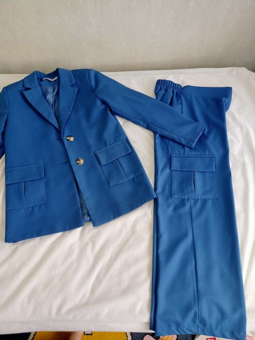 Продам костюм на девочку