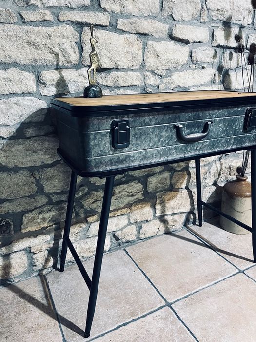 Конзолна масичка