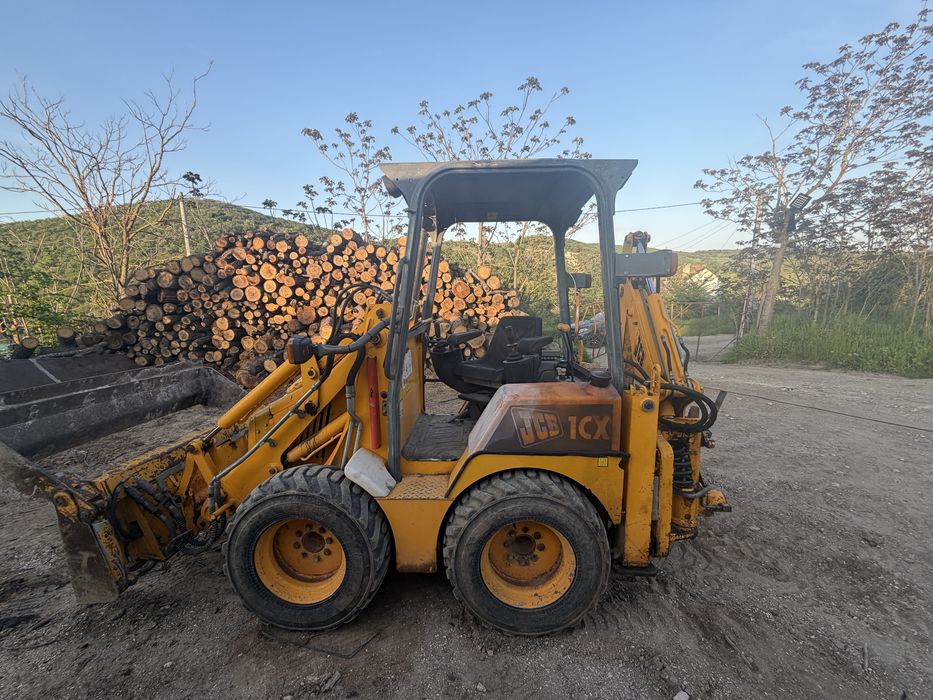 Продавам мини багер JCB 1CX 2000 година