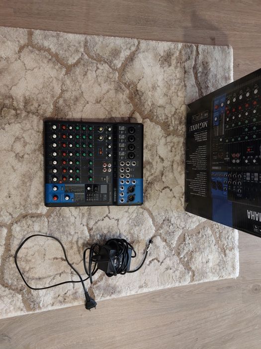 Vând mixer Yamaha MG10 XU  nou