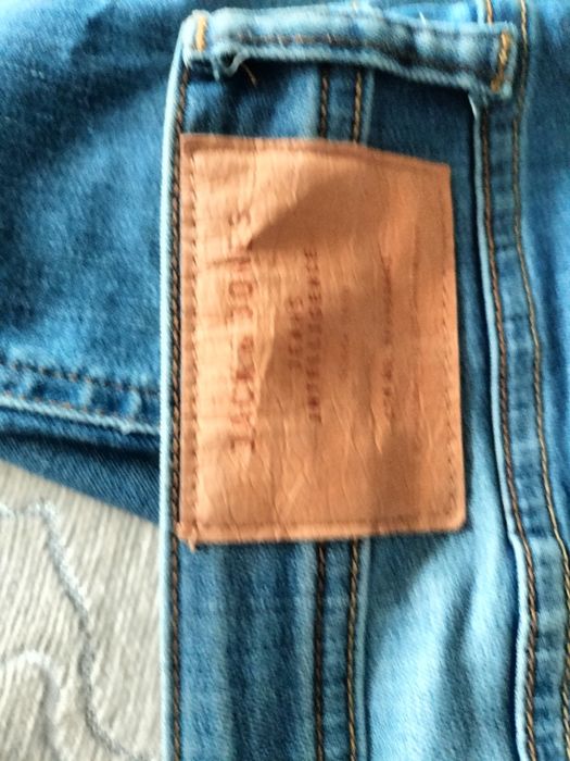Продам джинсы мужские