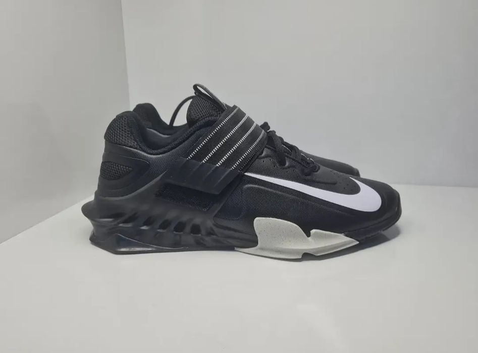Щангети Nike Savaleos

Чисто нови с кутия.

Размер 43 стелка 27.5 см.

Цена 110 евро.