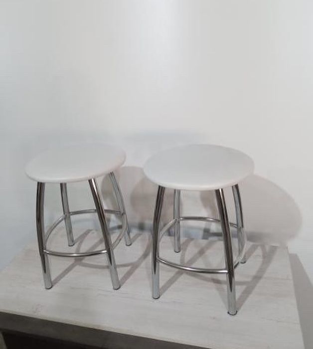 Продам новые табуретки