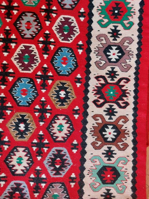 Оринигален нов чипровски килим