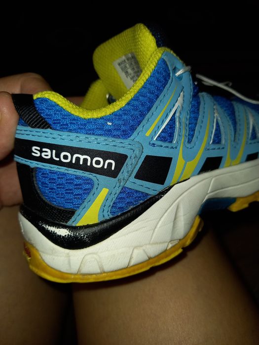 Маратонки на Salomon номер 28 и пантофи номер 29