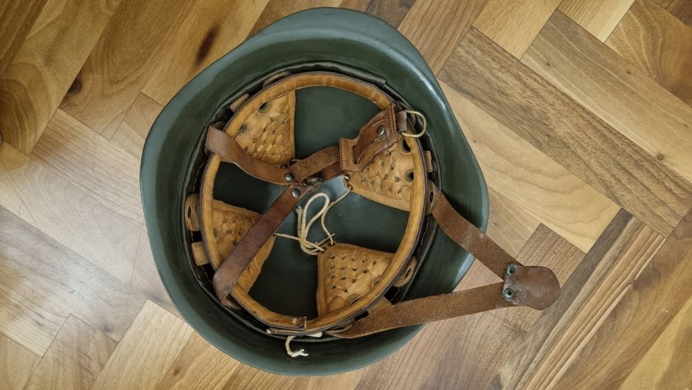 Vand casca armata pentru colectionat