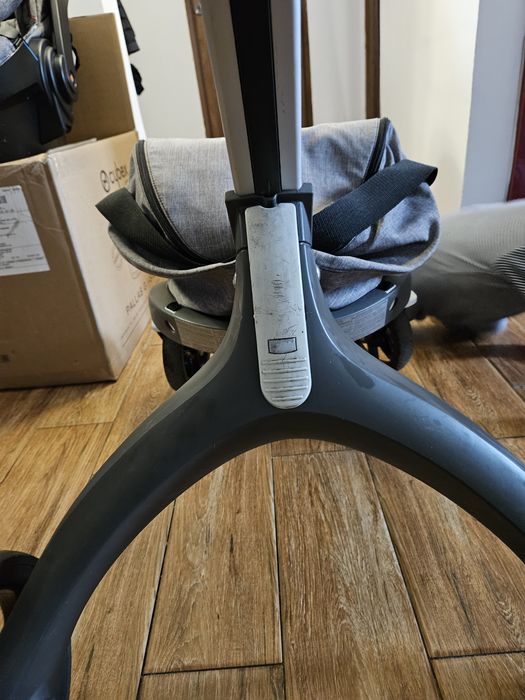 Carucior Stokke V5 gri melange - OFER SI HAINUTE IMPECABILE NOU NASCUT