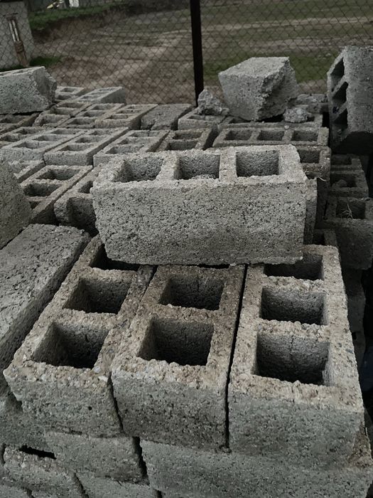 Shlaka blok sotiladi, 2,500 sum.