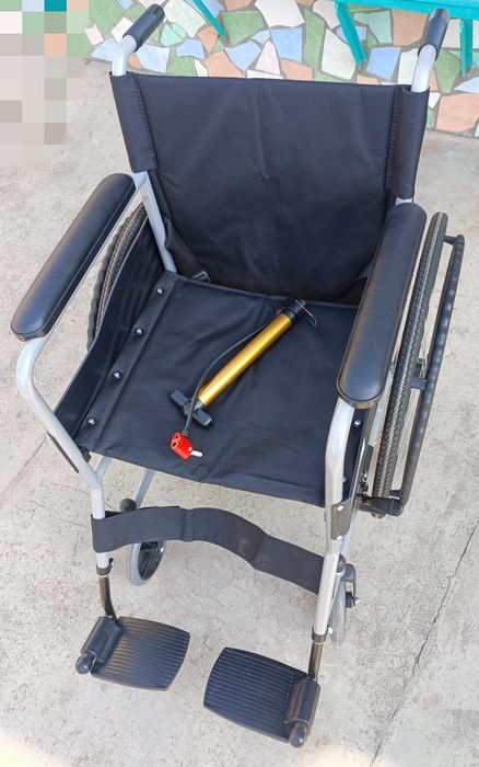 инвалидное кресло, стул туалет, костыль