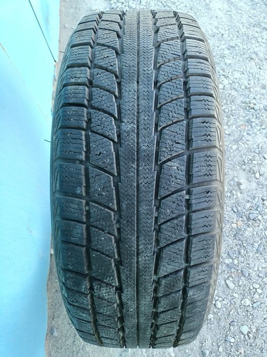 Продам комплект зимних шин