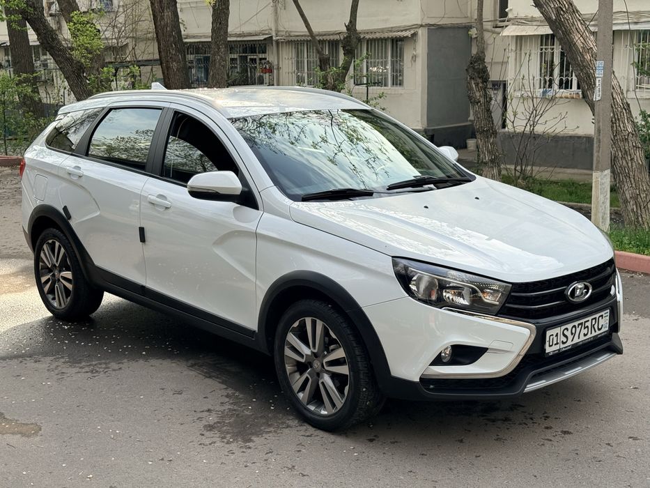 Продается Lada Vesta SW Cross. Родная краска