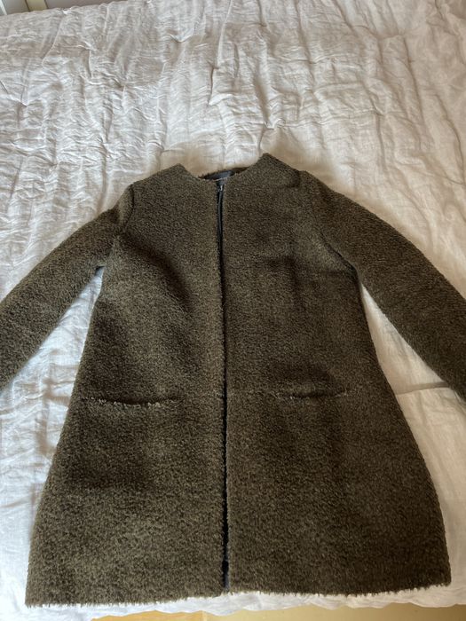 Дамско късо палто в красив тъмно зелен цвят