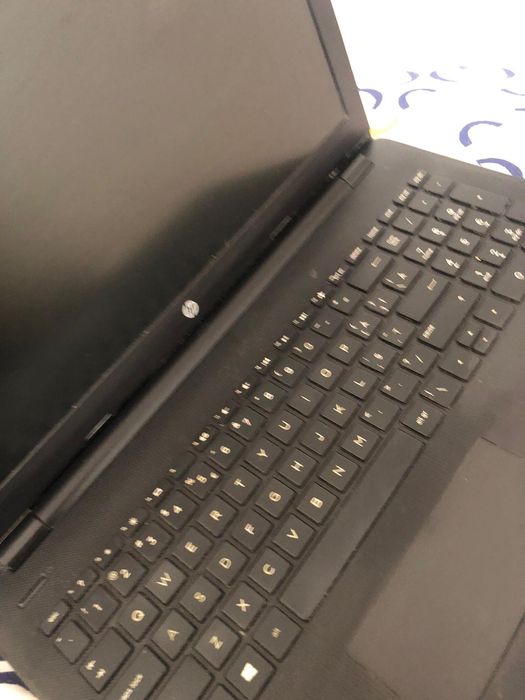 Laptop hp , inclus încărcător și mouse