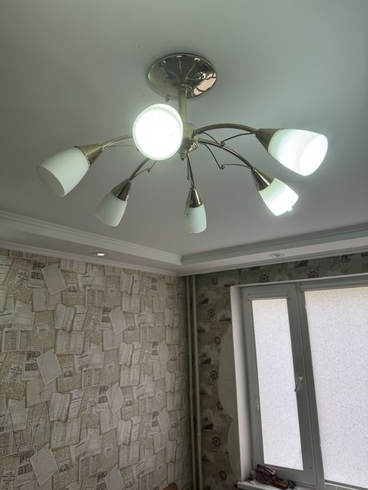 Люстры 4 шт разные ,состояние хорошая .