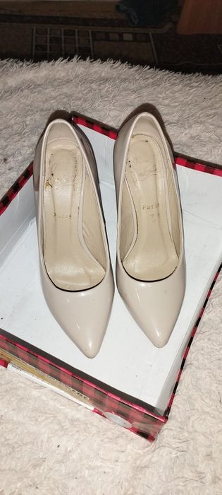 Продам туфли б/у. Размер 38.Цена 10000