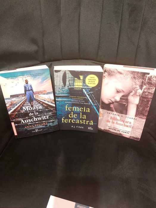 Cărți din biblioteca personală.