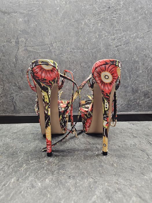 Дамски обувки с висок ток