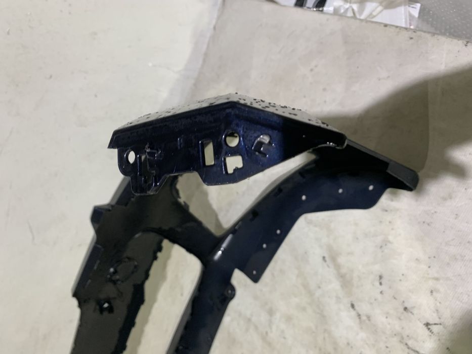 Bara fata BMW Seria 3, G21/G21, M-Sport, 2019, 2020, 2021, 2022, cod origine OE 51118069346, cu gauri pentru senzori de parcare (6). Fisurata usor mijloc jos.