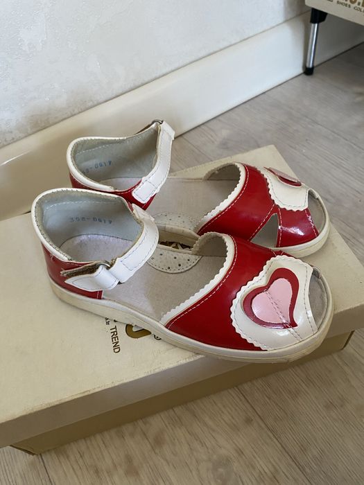 Продается детская обувь