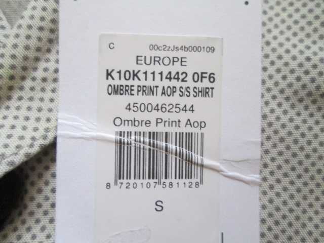 Calvin Klein нова, с етикет мъжка лятна риза от 100% вискоза.