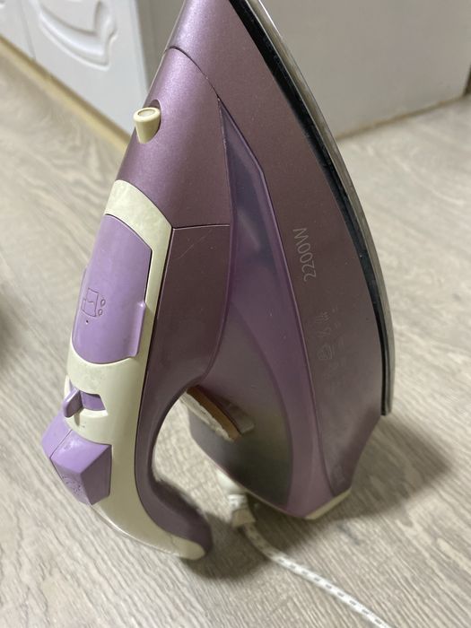 Продам утюг Vitek