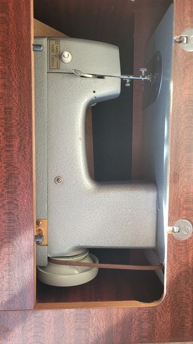 Швейная машинка Чайка б/у