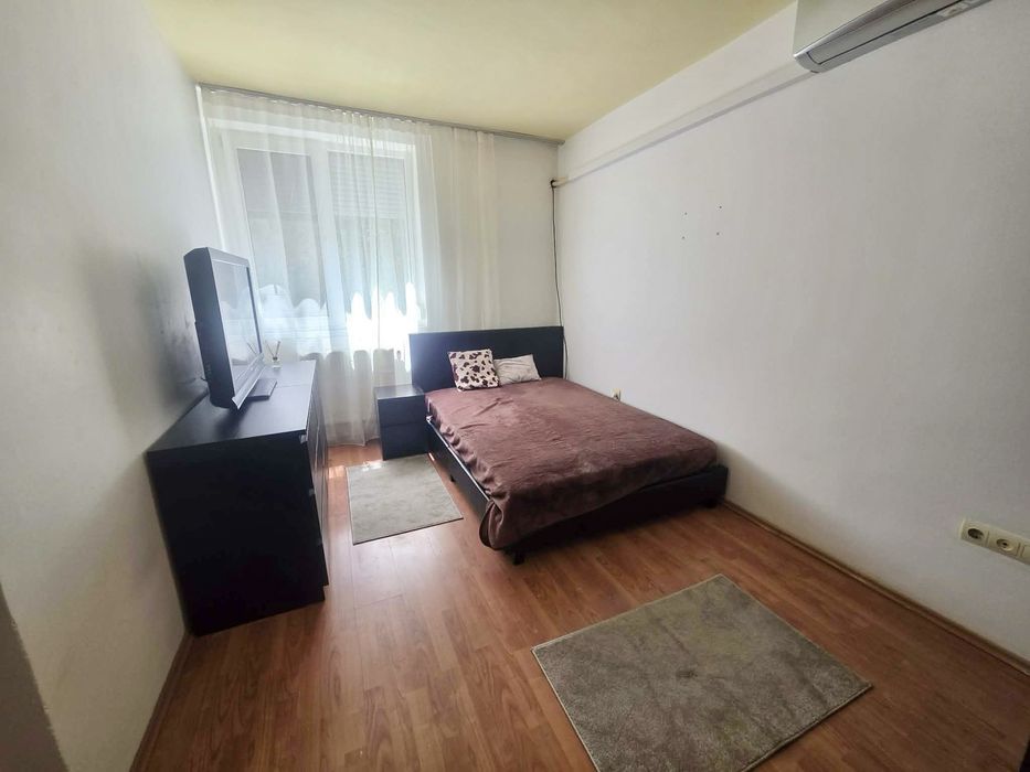 De închiriat apartament cu o camerā