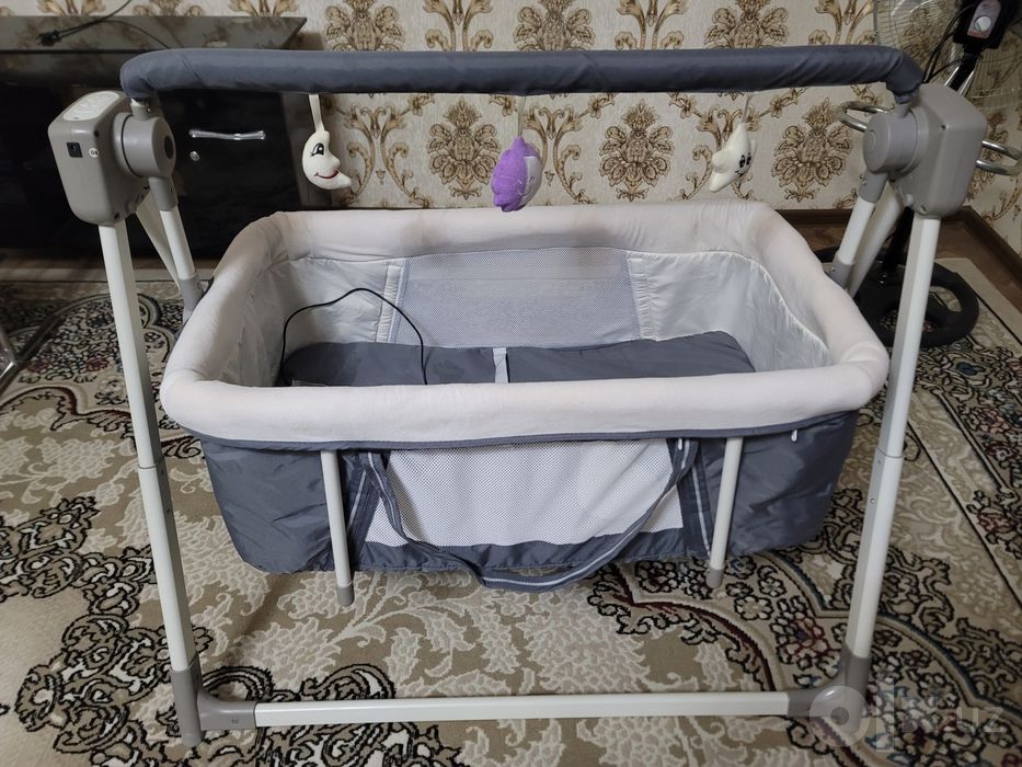 Chaqaloqlar uchun elektron tebranadigan beshik