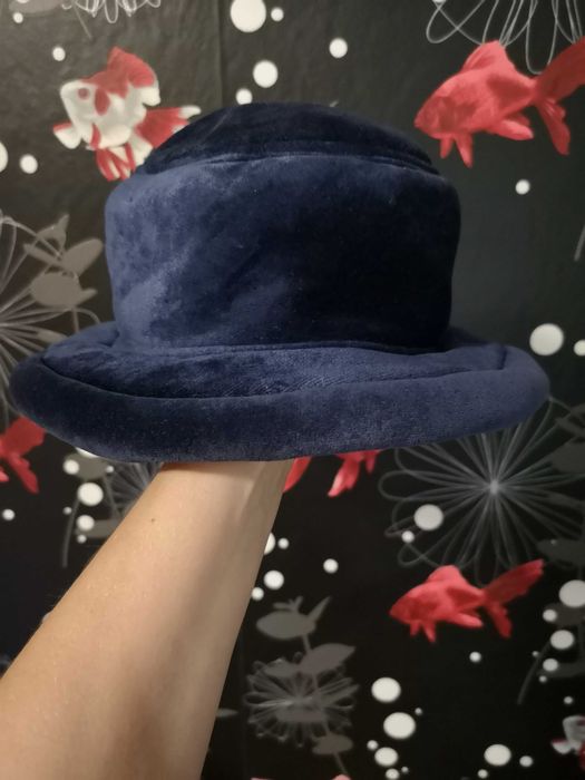 Дамски ръкавици и шапки